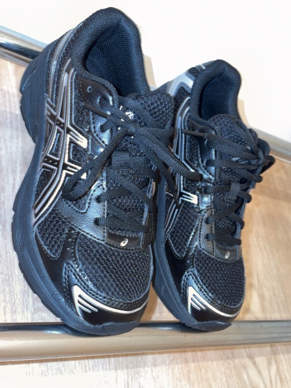 Asics Black Sneakers - Picture 2 of 4